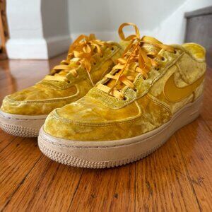 Air Force 1 LV8 Yellow Gold Crushed Velvet - Size Womens 8.5, 7Y
